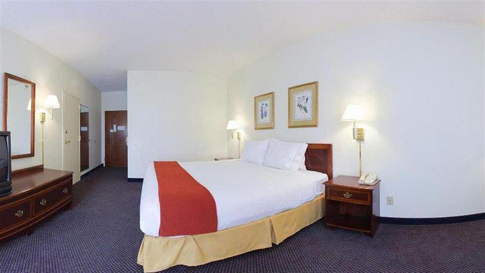 Holiday Inn Express Hillsborough-Durham Area By Ihg מראה חיצוני תמונה