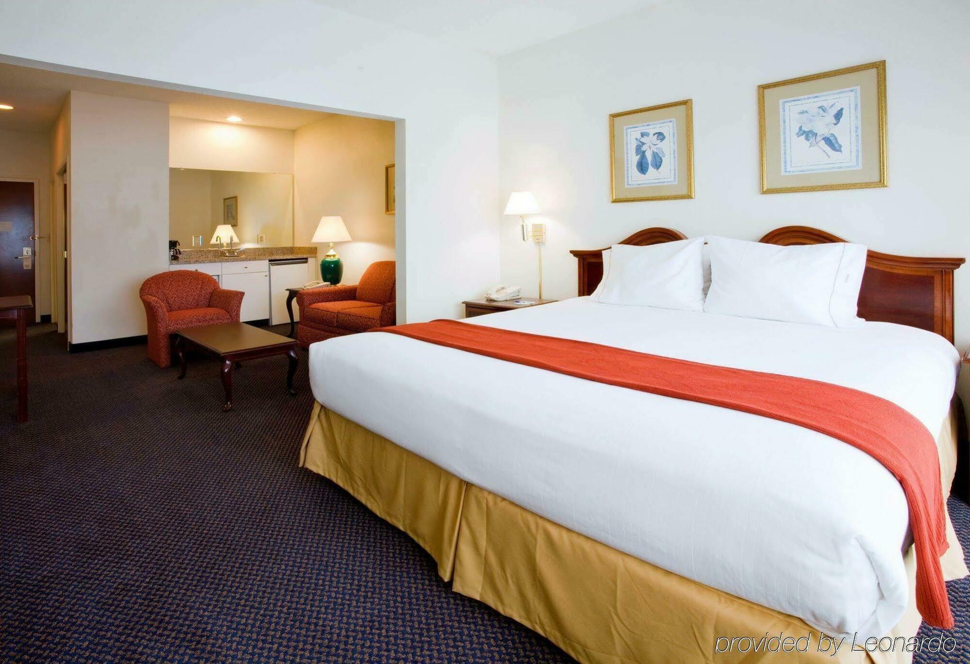 Holiday Inn Express Hillsborough-Durham Area By Ihg מראה חיצוני תמונה