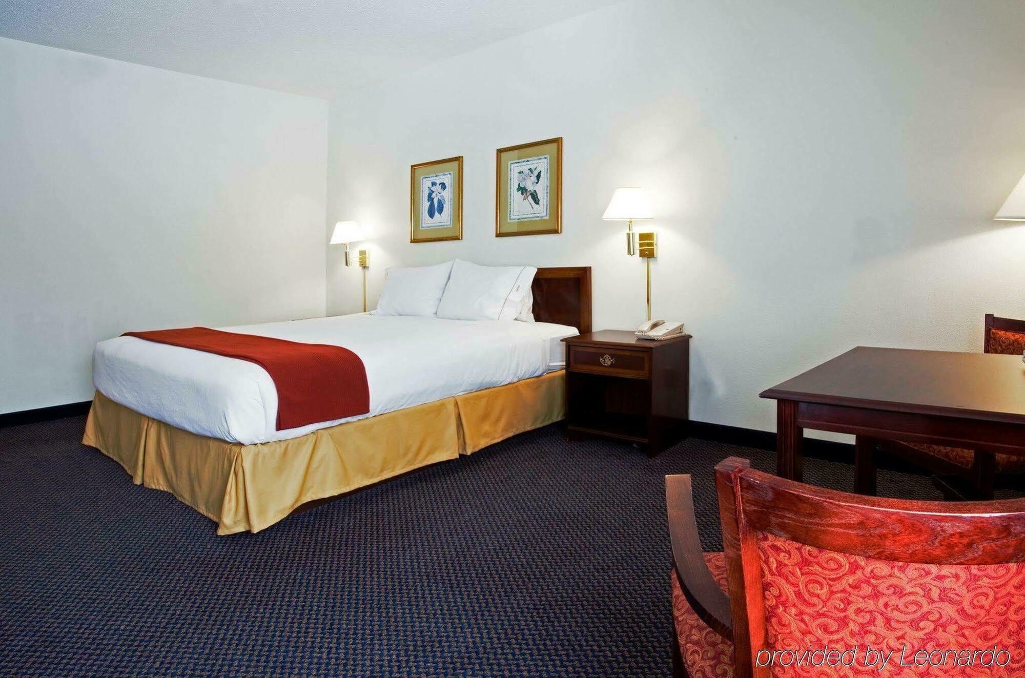 Holiday Inn Express Hillsborough-Durham Area By Ihg מראה חיצוני תמונה