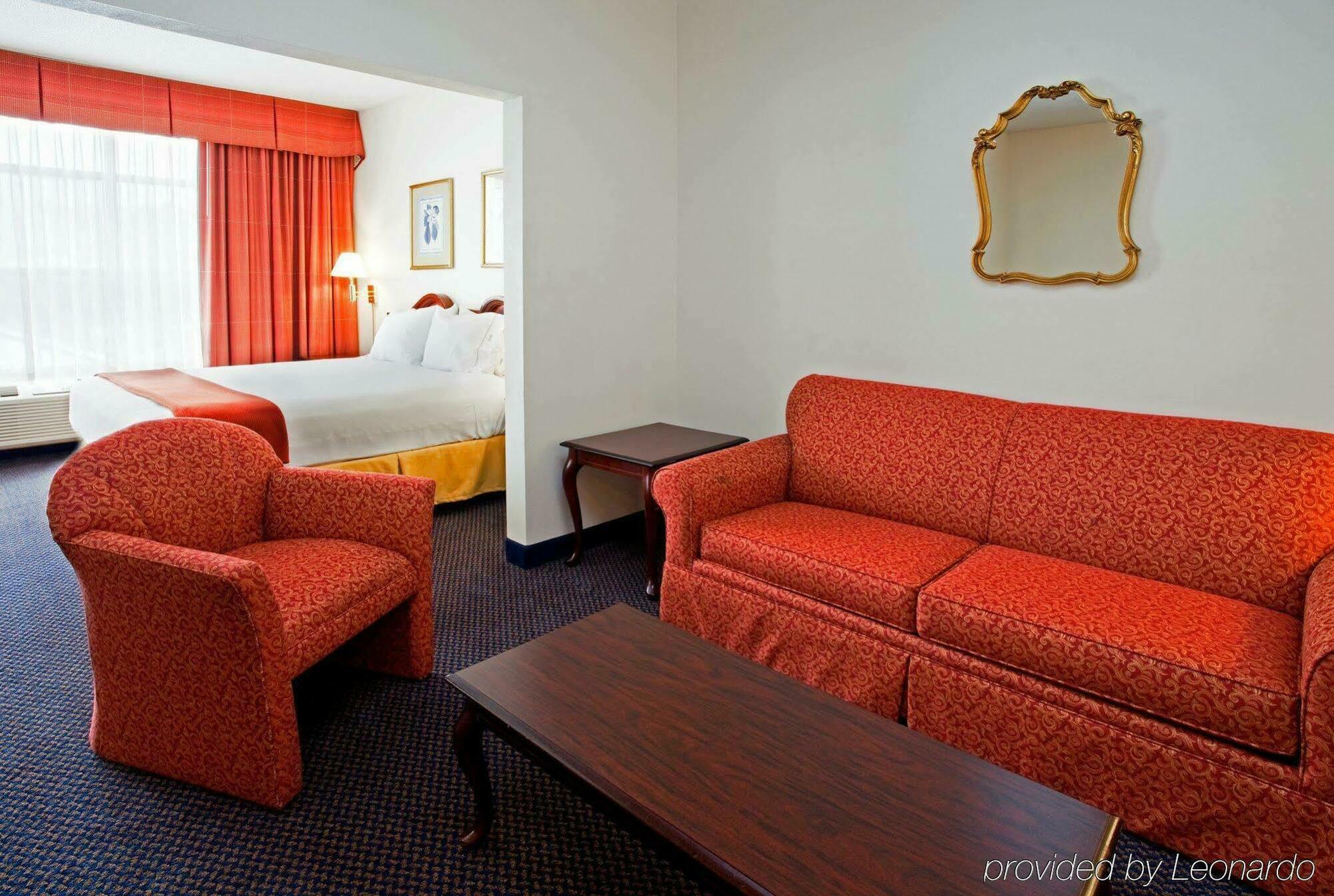 Holiday Inn Express Hillsborough-Durham Area By Ihg מראה חיצוני תמונה